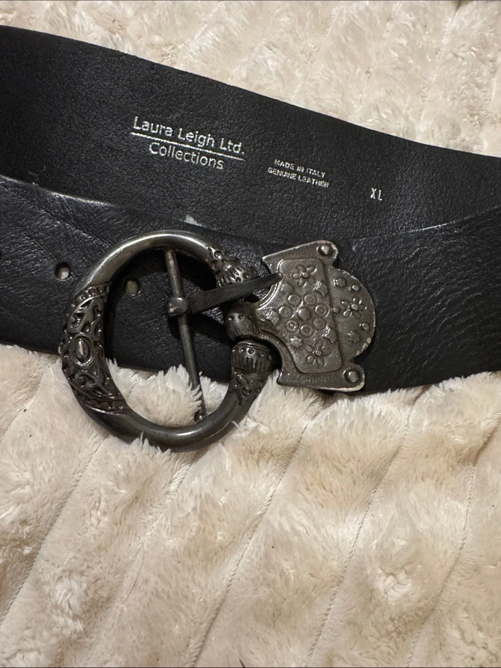 Vintage 80s Black Leather Belt with Ornate Silver Buckle xl